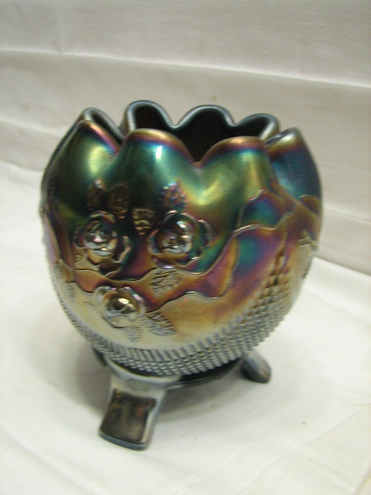 Northwood Rosebowl Fine Cut & Roses Crimped Bowl Carnival Glass